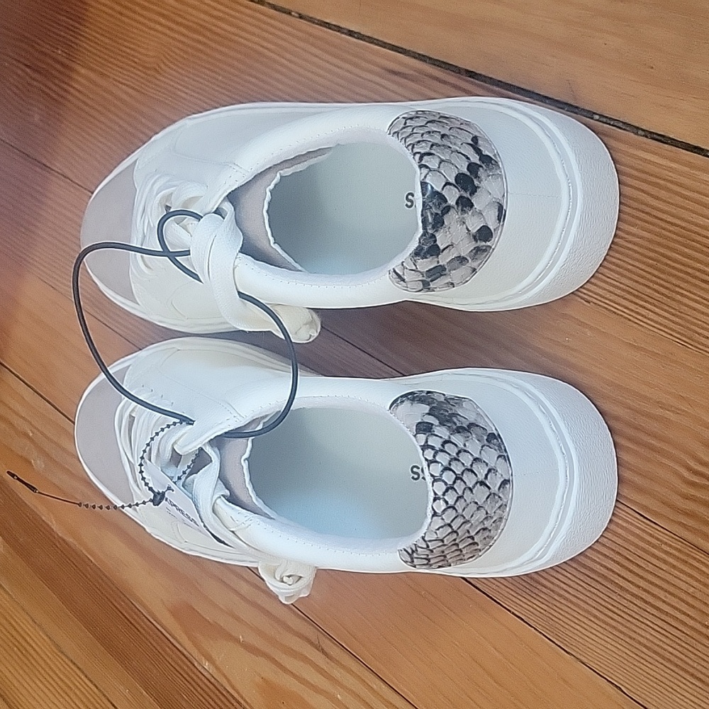 Express Sneakers - Picture 3 of 9
